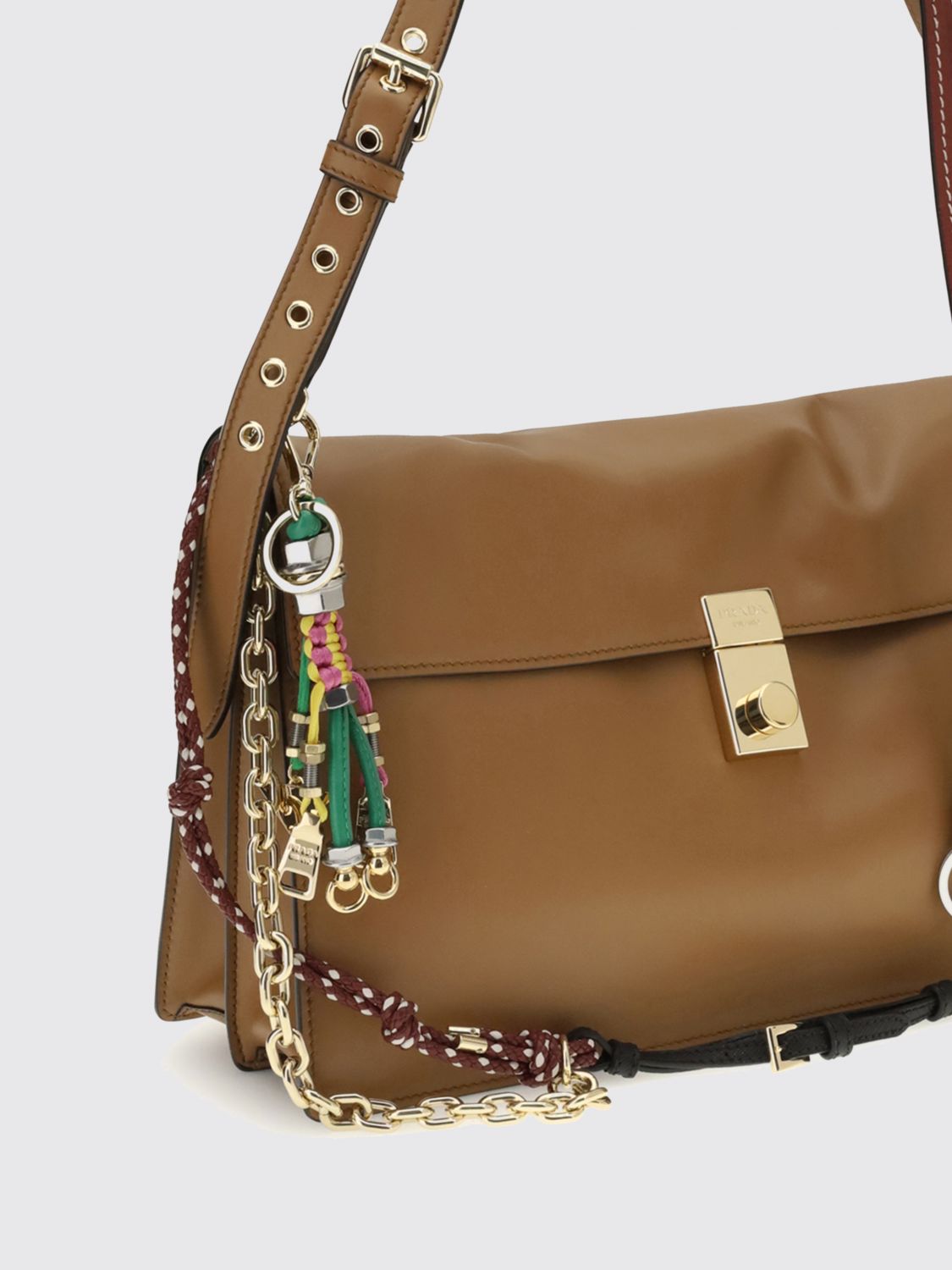 woman's shoulder bag
