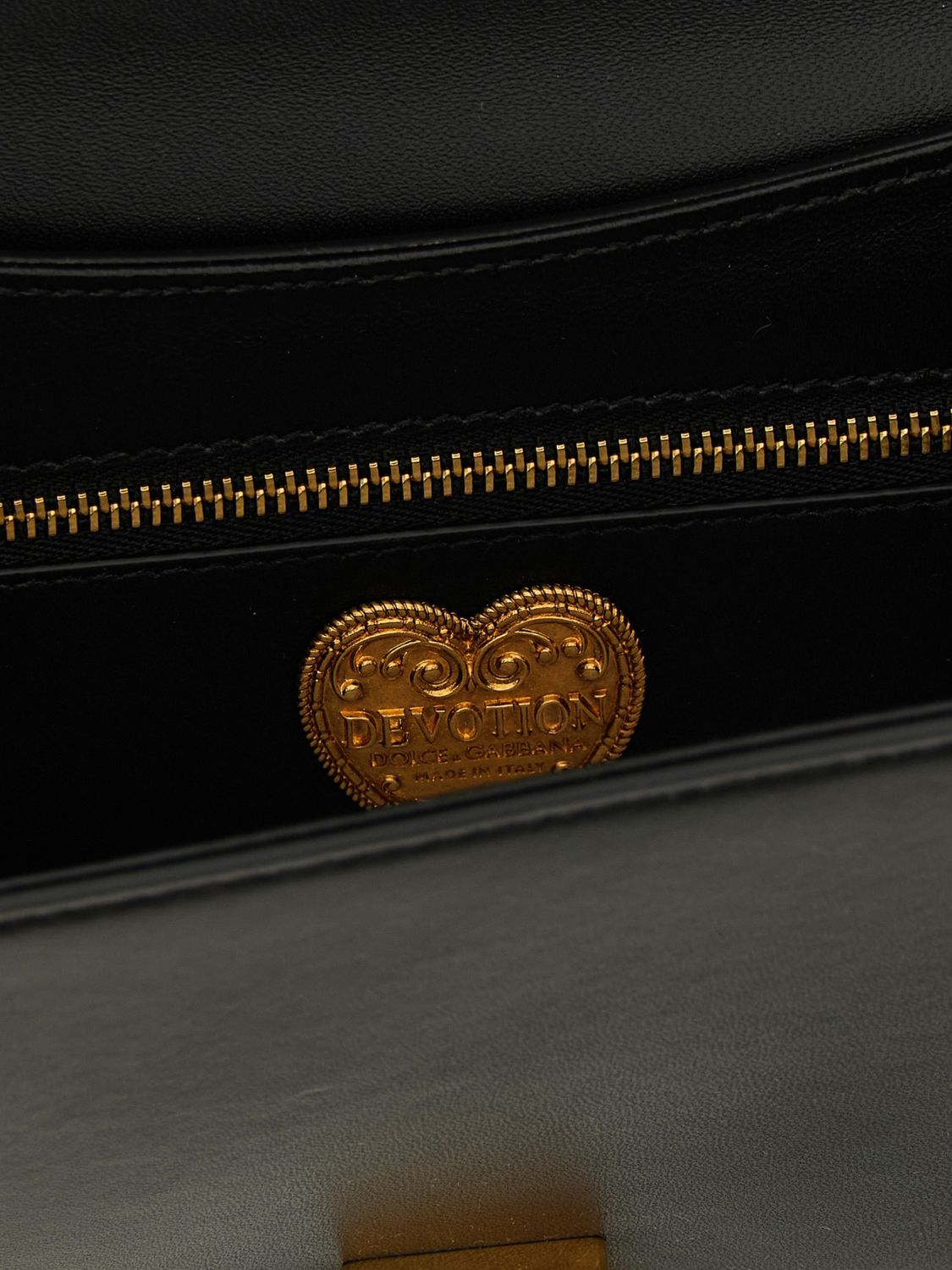woman's shoulder bag