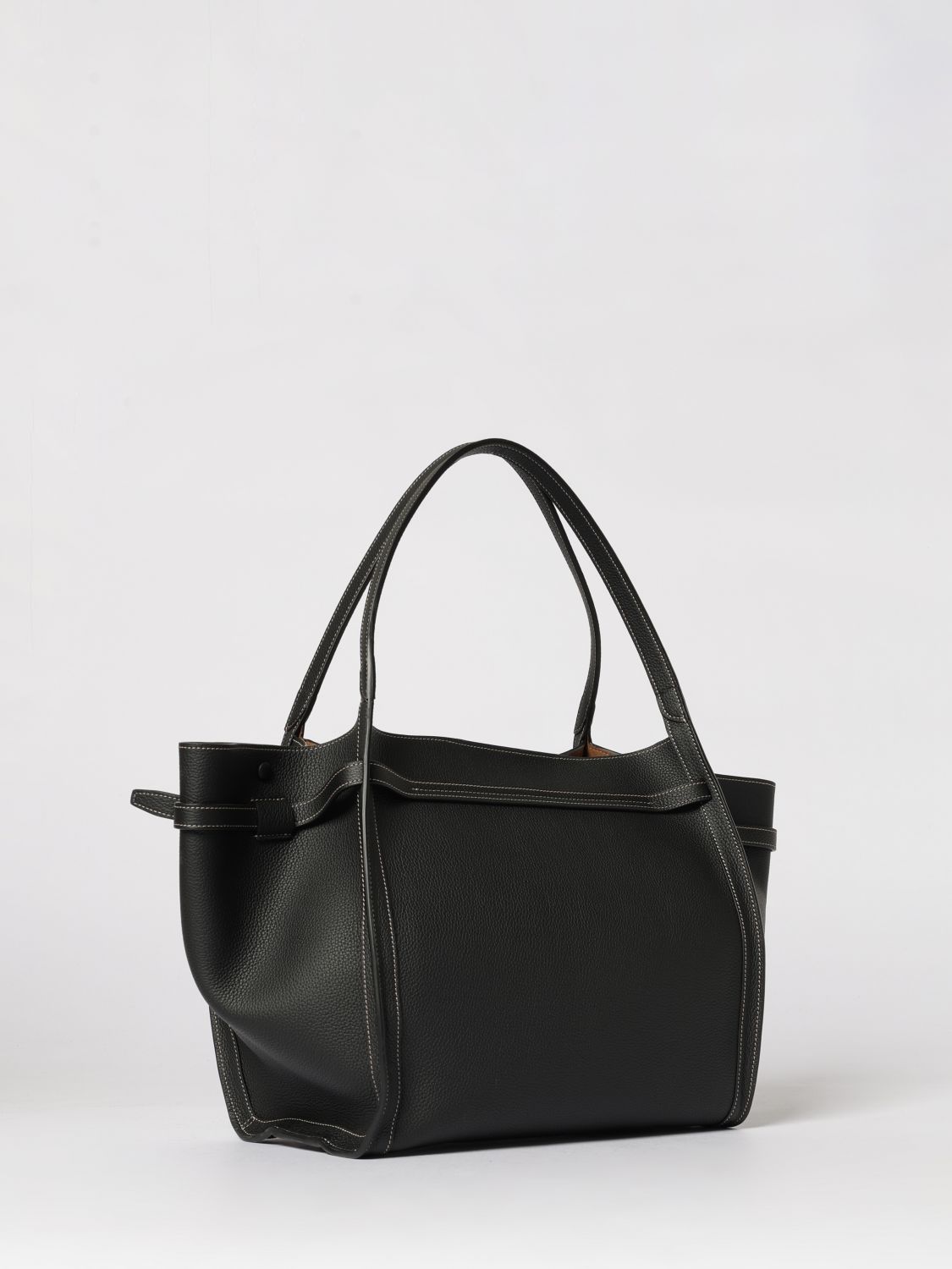 woman's shoulder bag