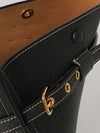 woman's shoulder bag