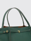 woman's shoulder bag