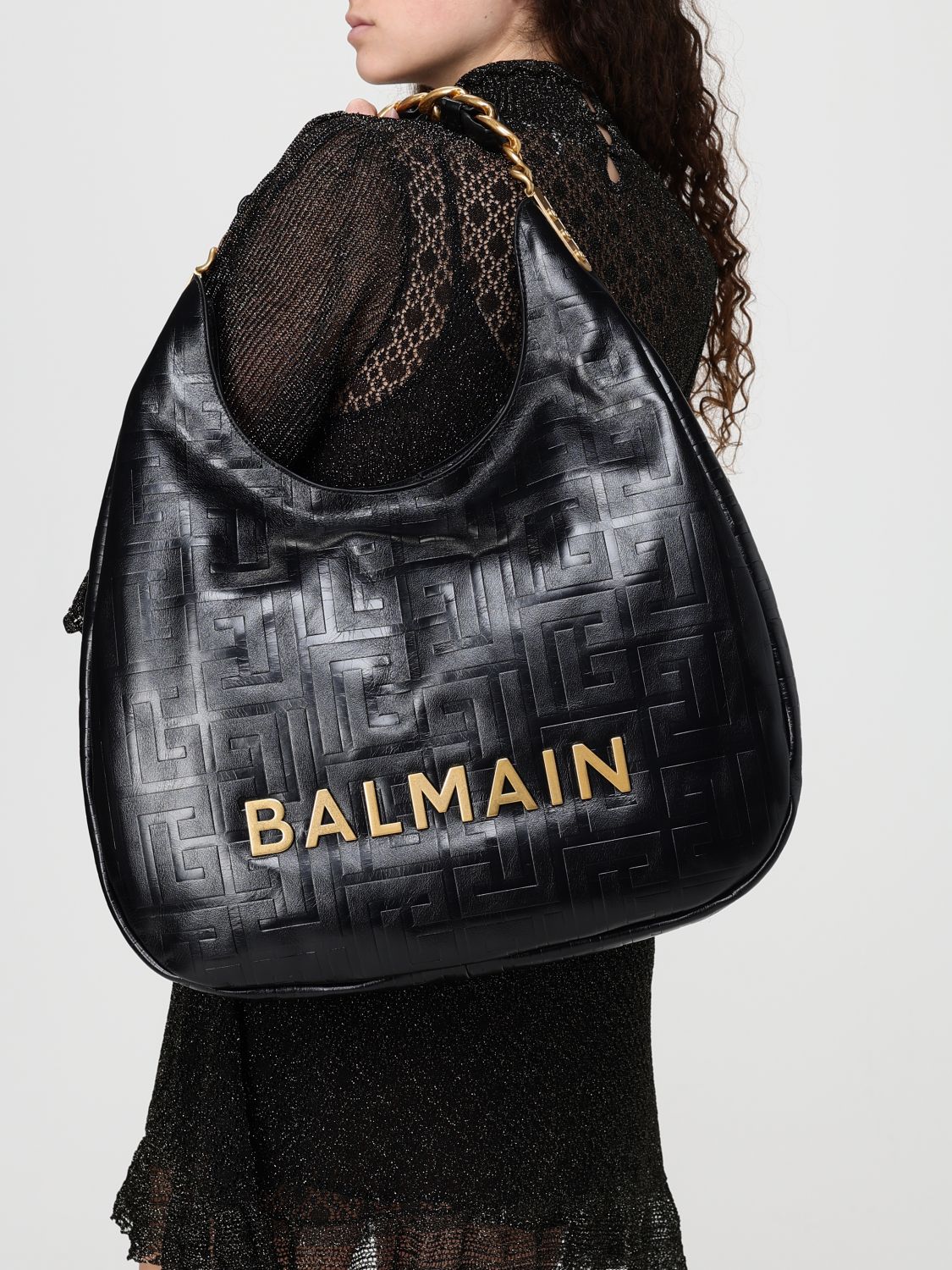 woman's shoulder bag