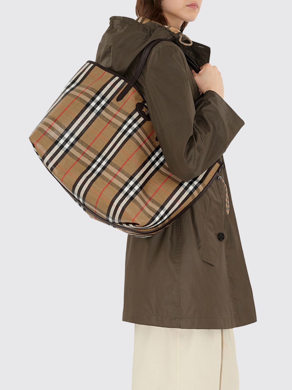 woman's shoulder bag