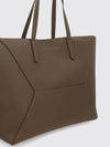 woman's tote bag