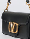 woman's shoulder bag