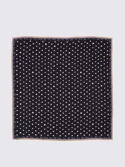woman's neck scarf