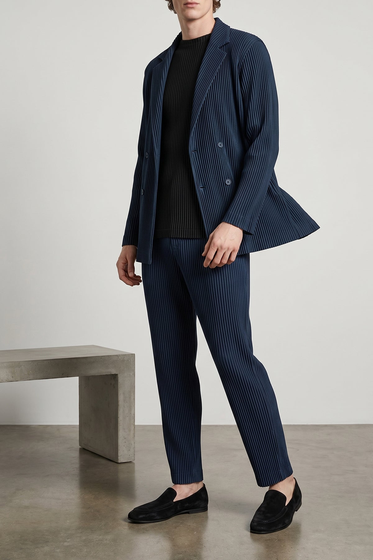 tailored pleats 1 double-breasted blazer in pleated fabric