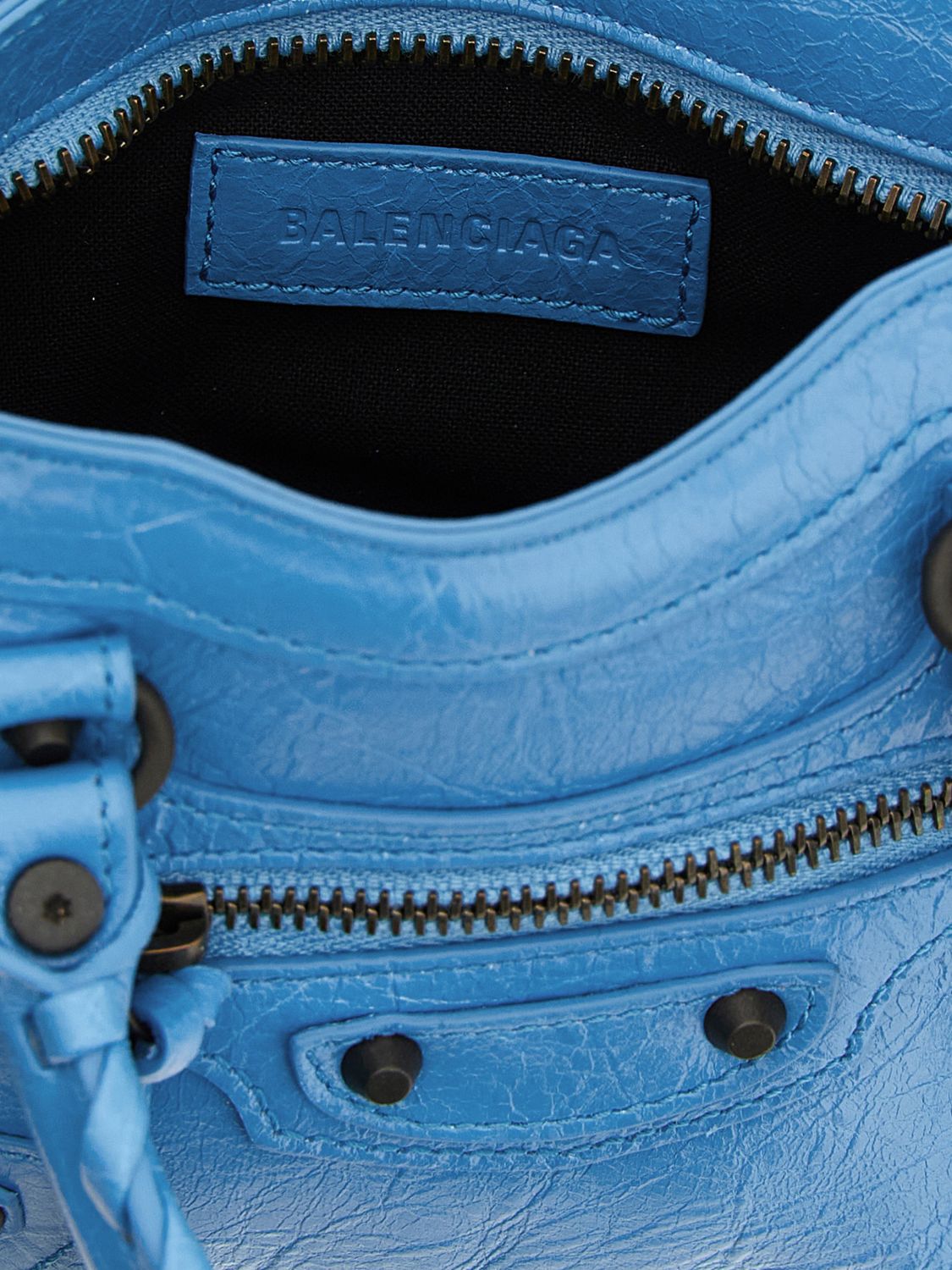 woman's shoulder bag