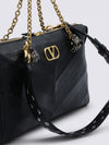 woman's shoulder bag