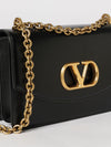 woman's shoulder bag