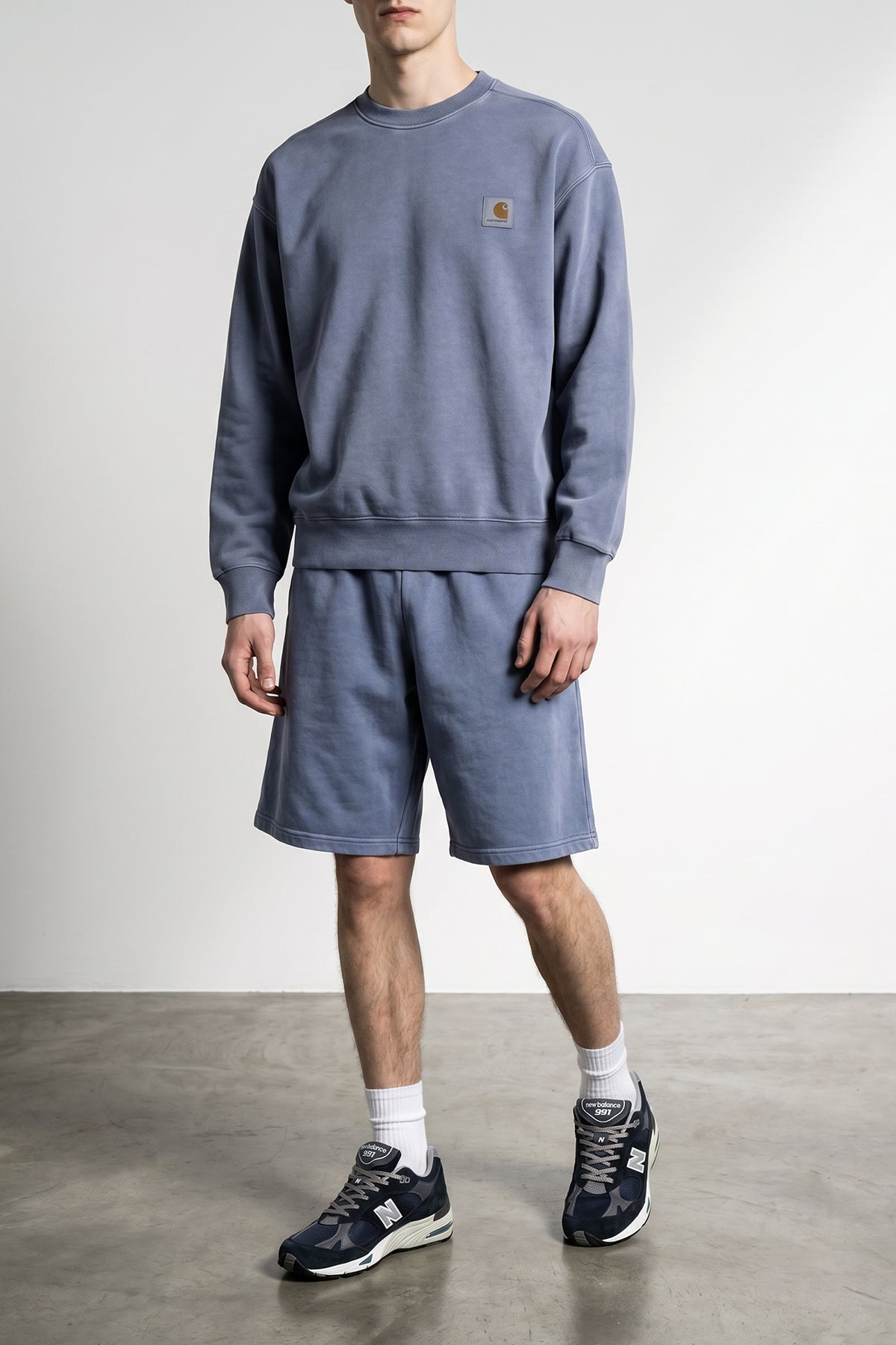 nelson sweatshirt in heavy unbrushed cotton jersey dyed a délavé effect garmen