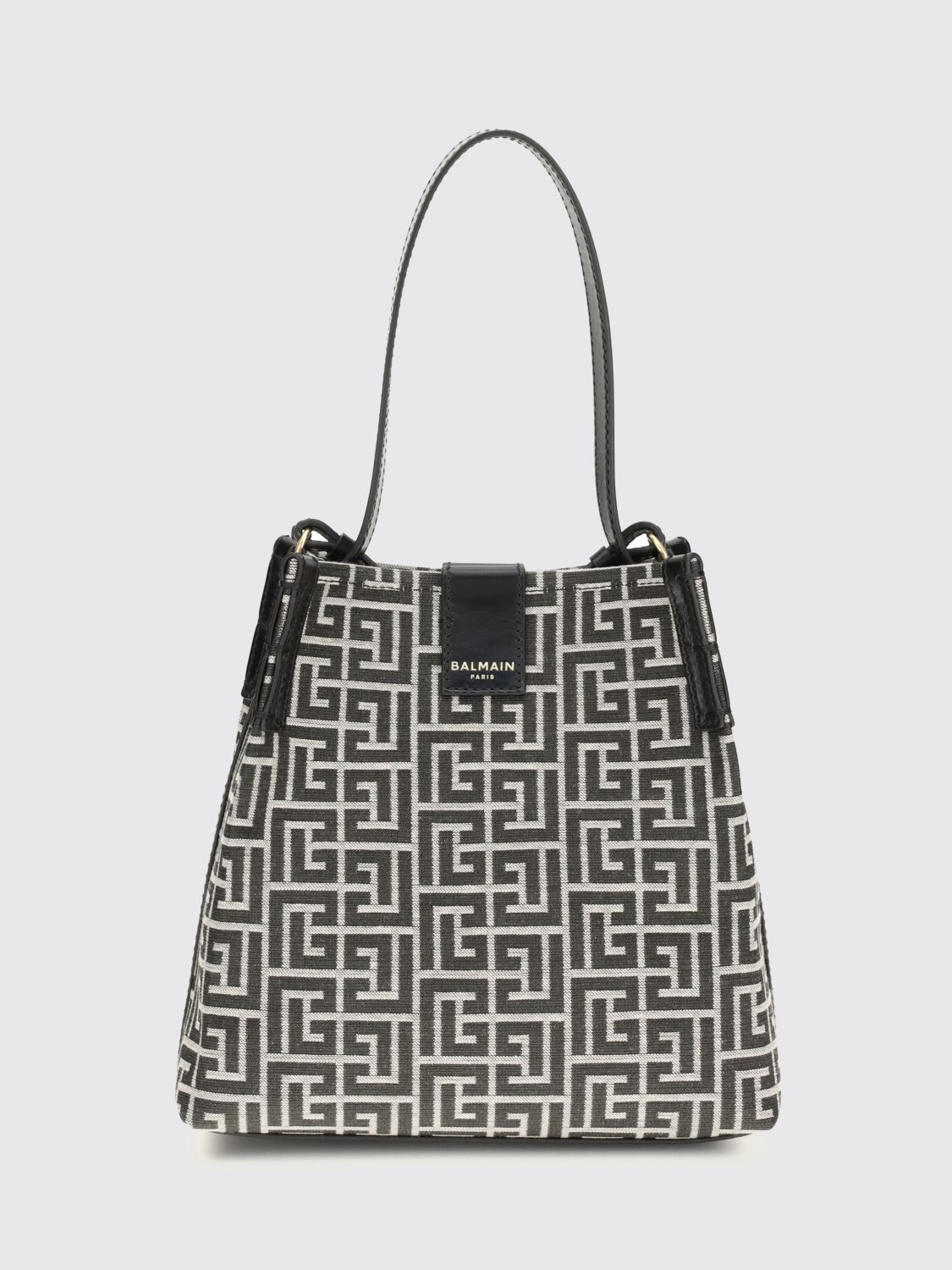 woman's shoulder bag