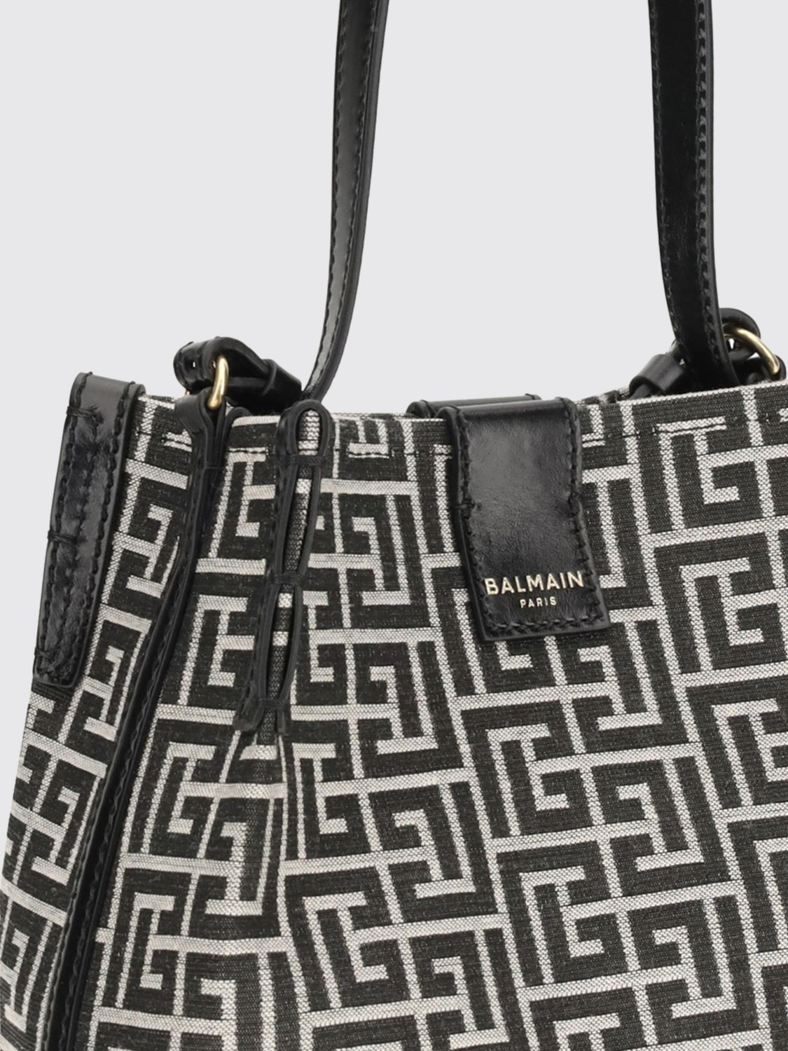 woman's shoulder bag