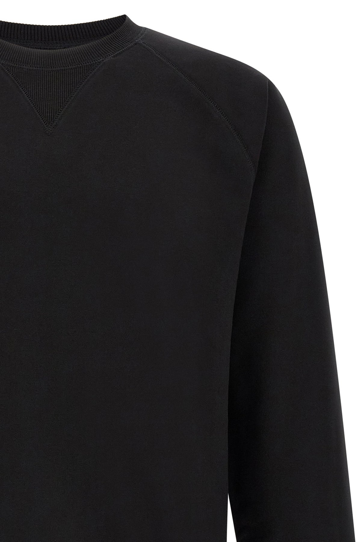 the carhartt wip chase sweatshirt defines the foundations of utilitarian desig