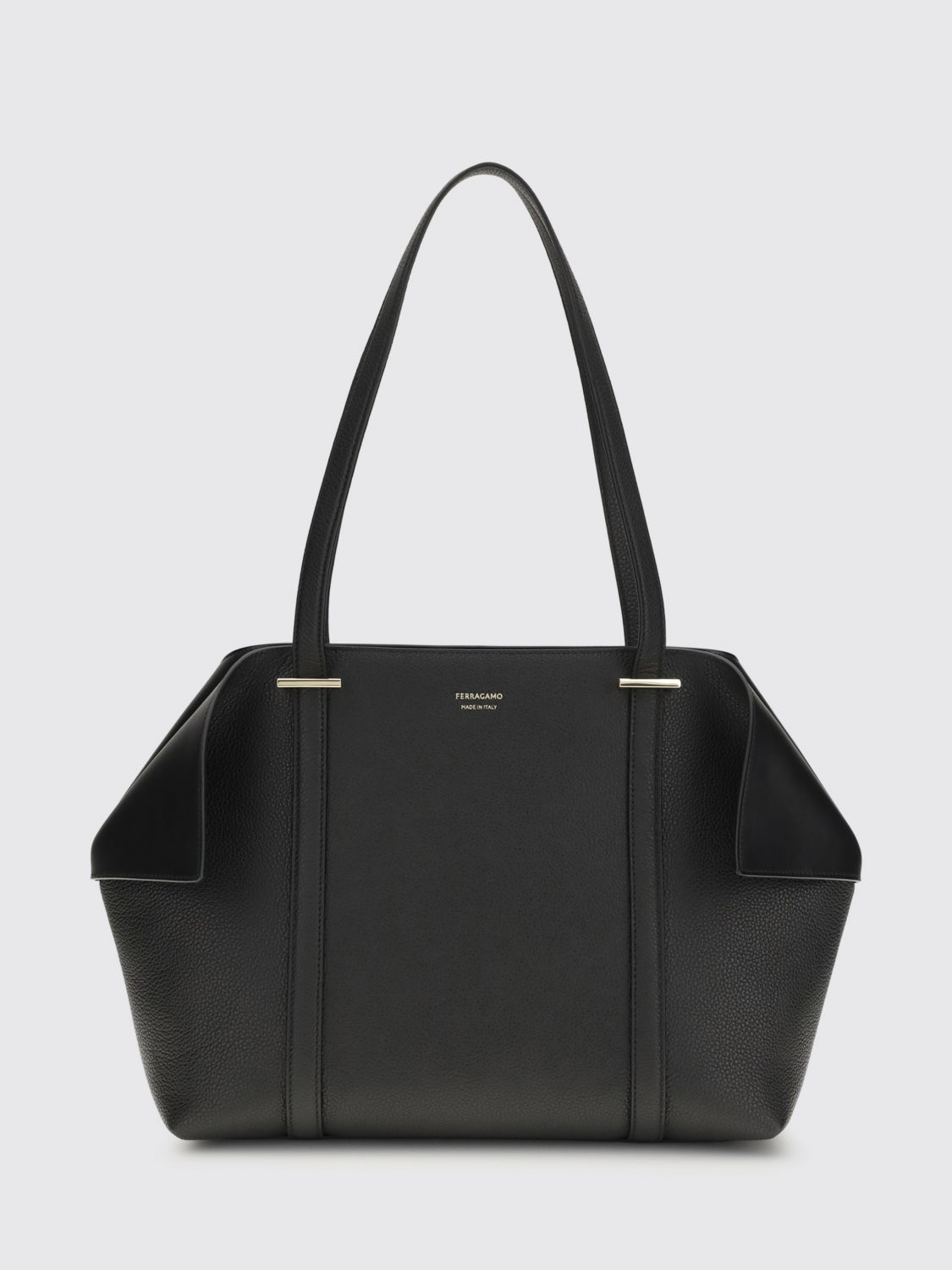 woman's shoulder bag