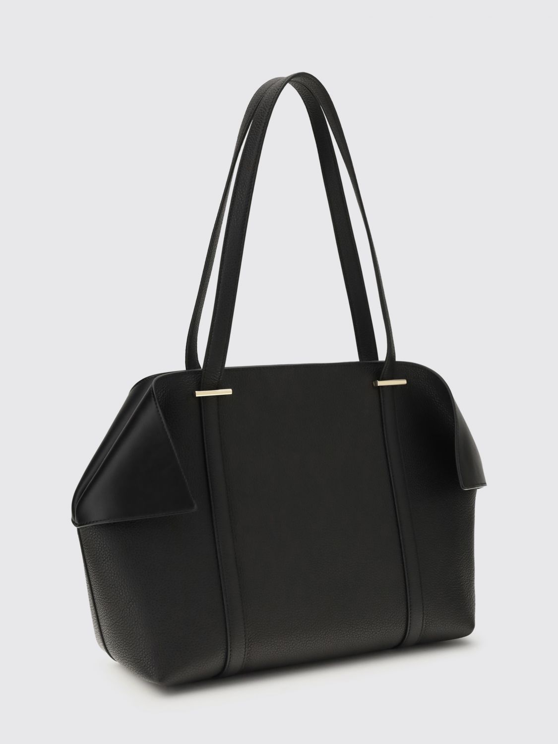 woman's shoulder bag