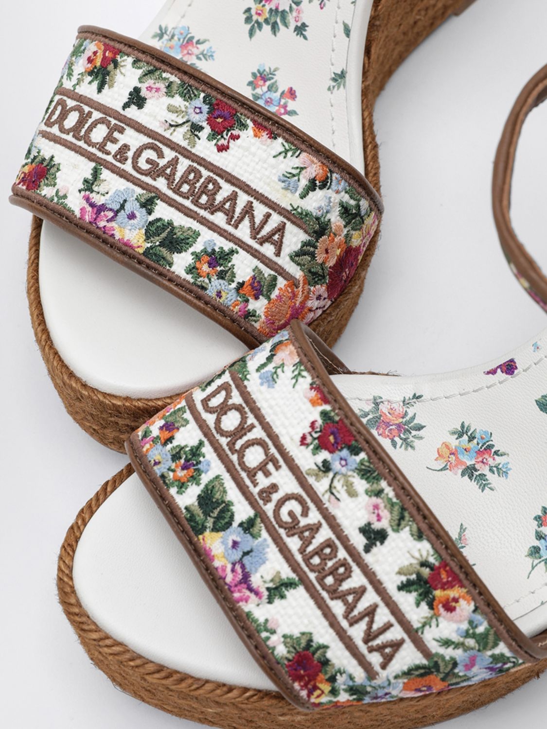 nappa wedge sandals with floral embroidery
