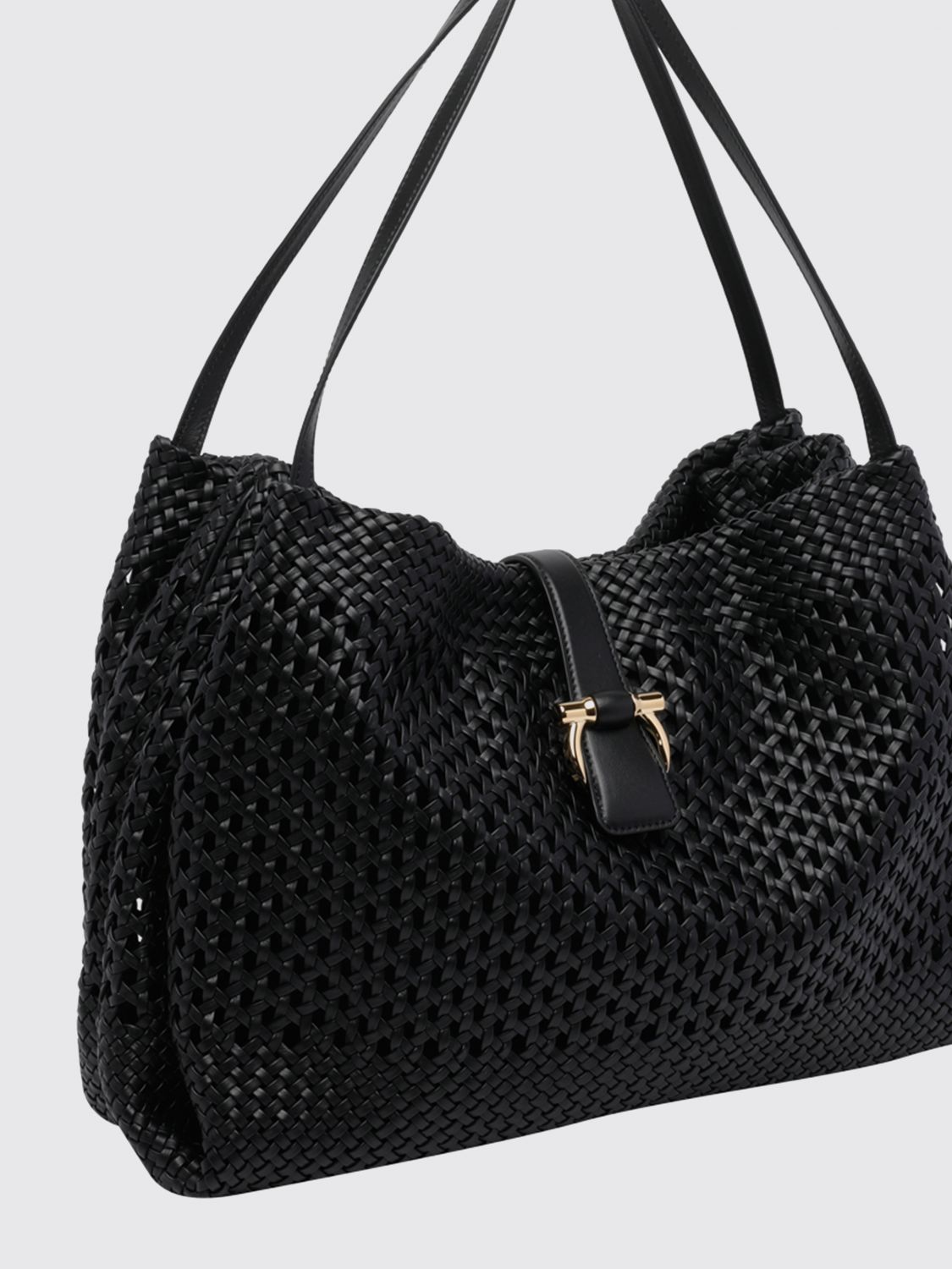 woman's shoulder bag
