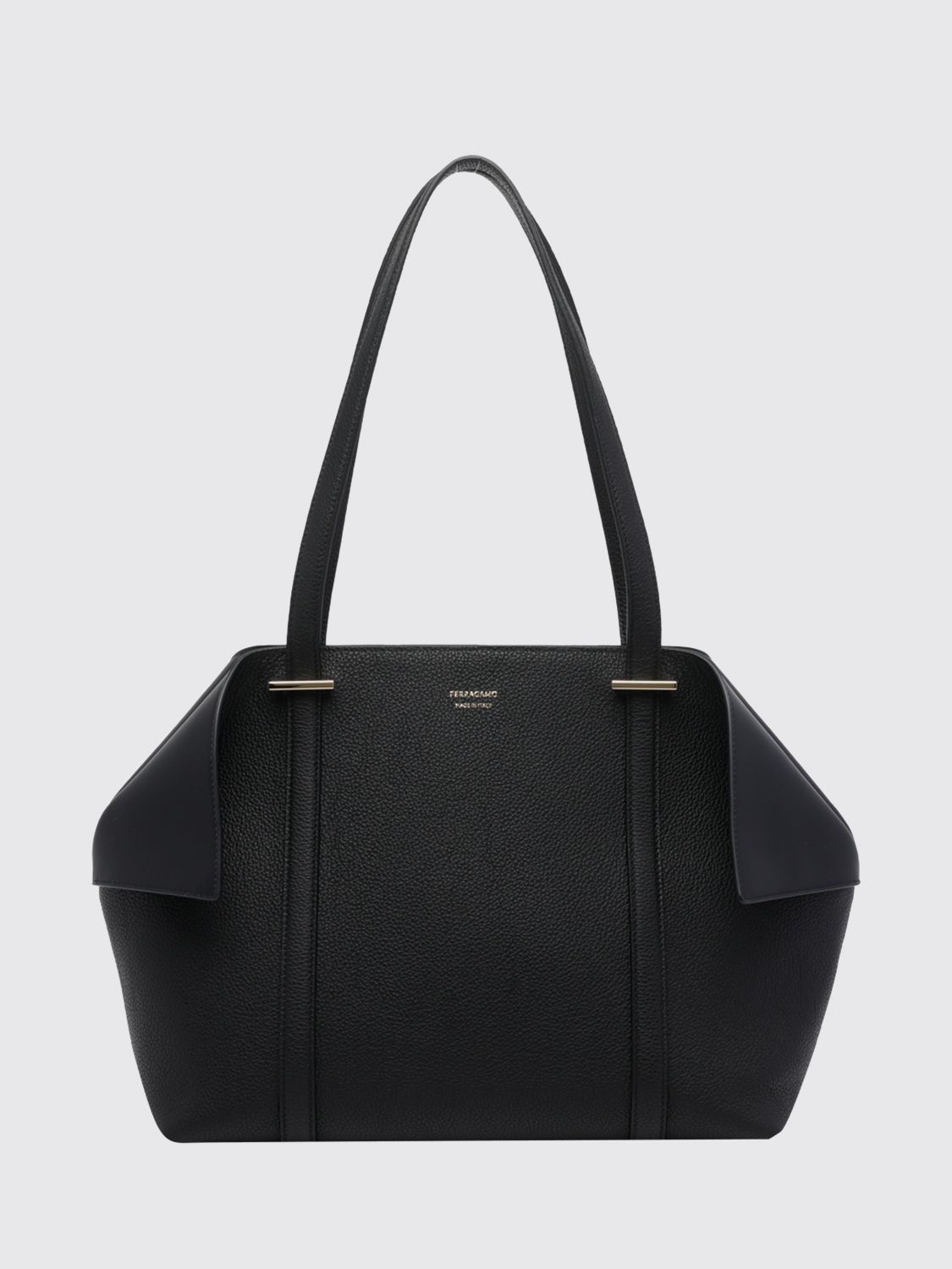 woman's shoulder bag