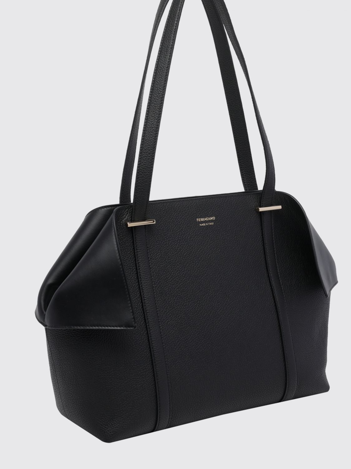 woman's shoulder bag