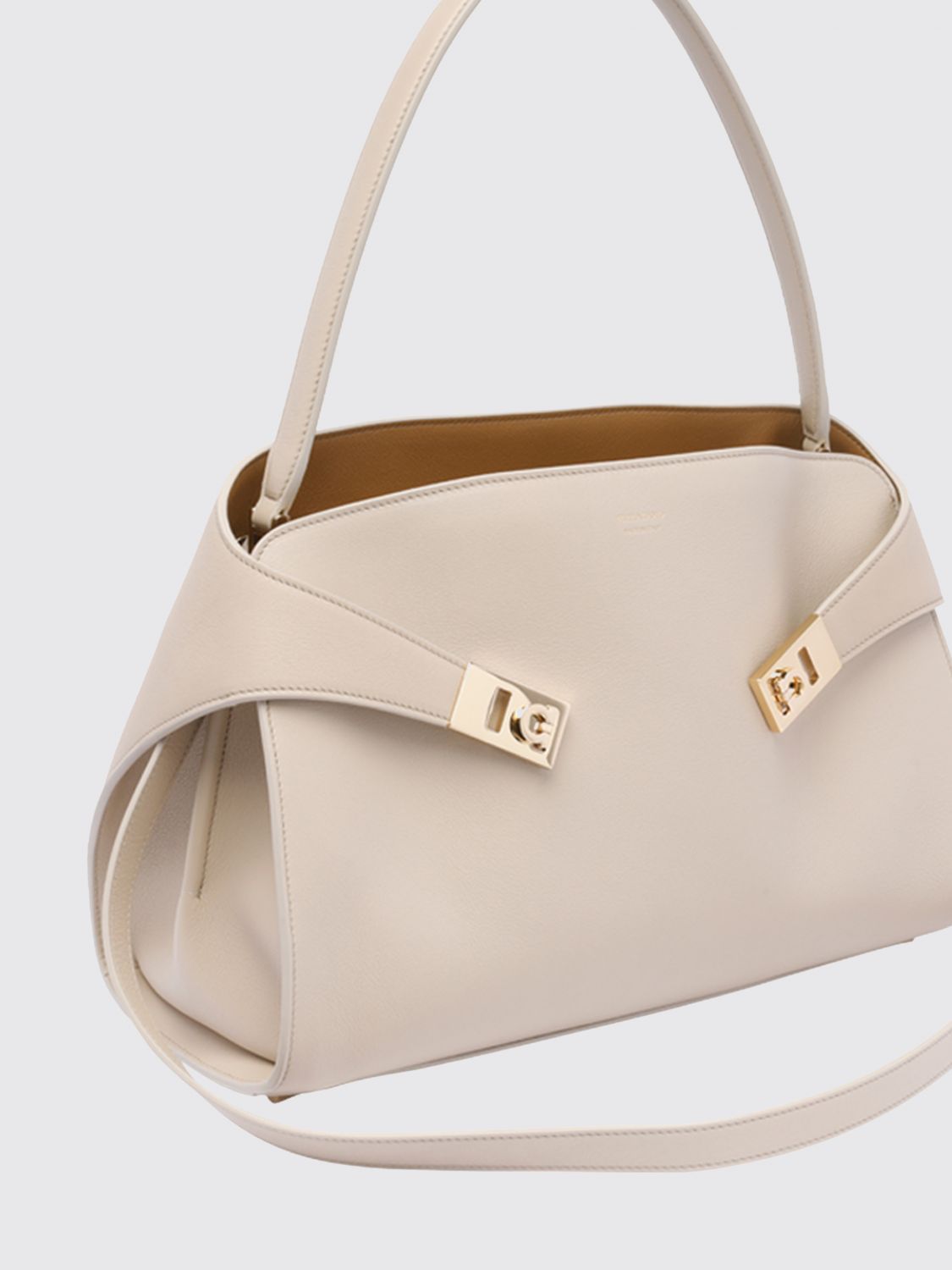 woman's shoulder bag