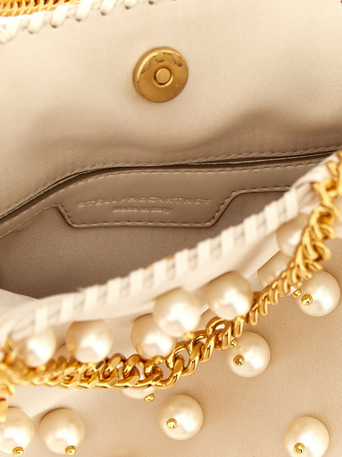 woman's shoulder bag
