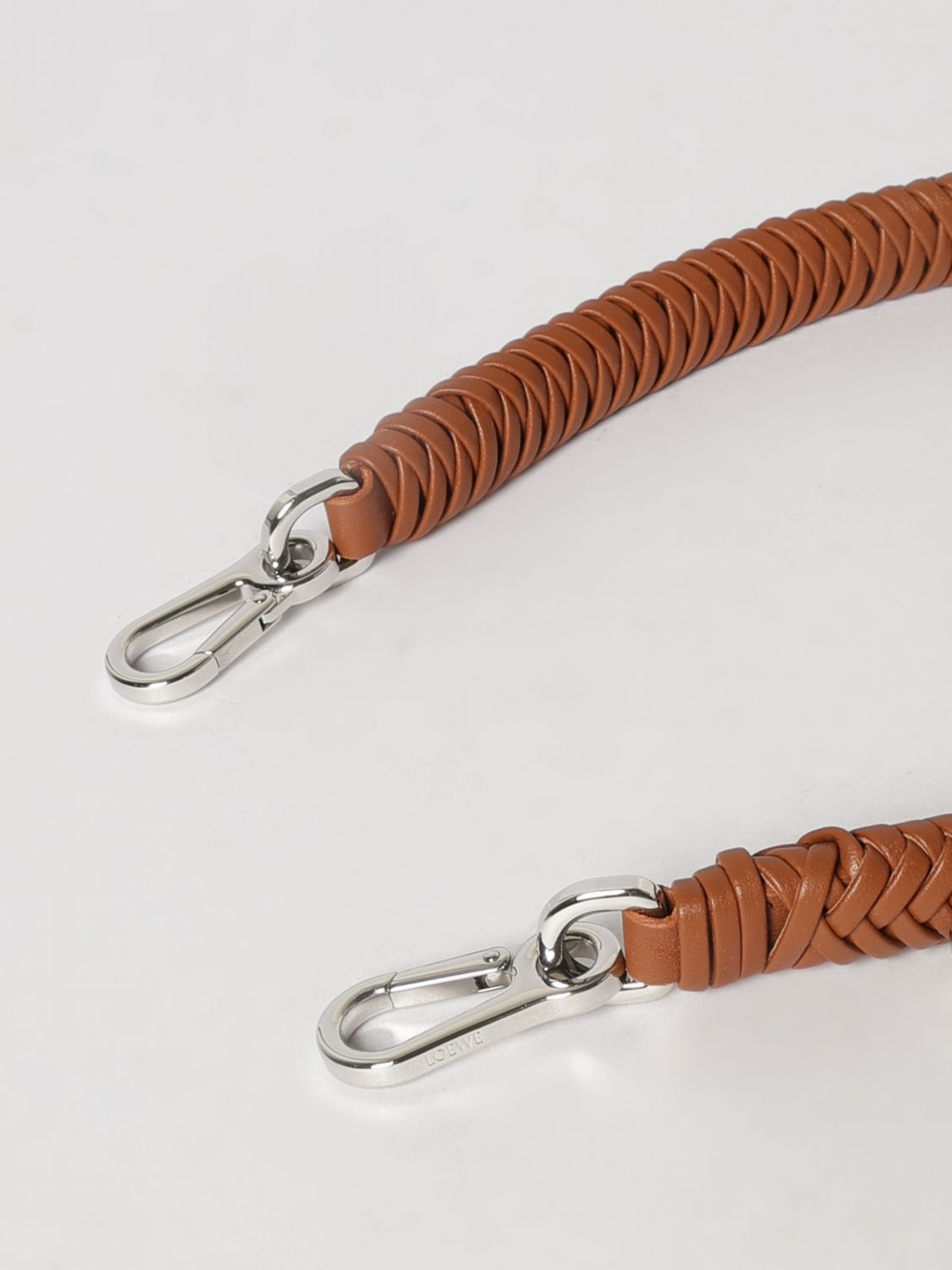 shoulder strap woman