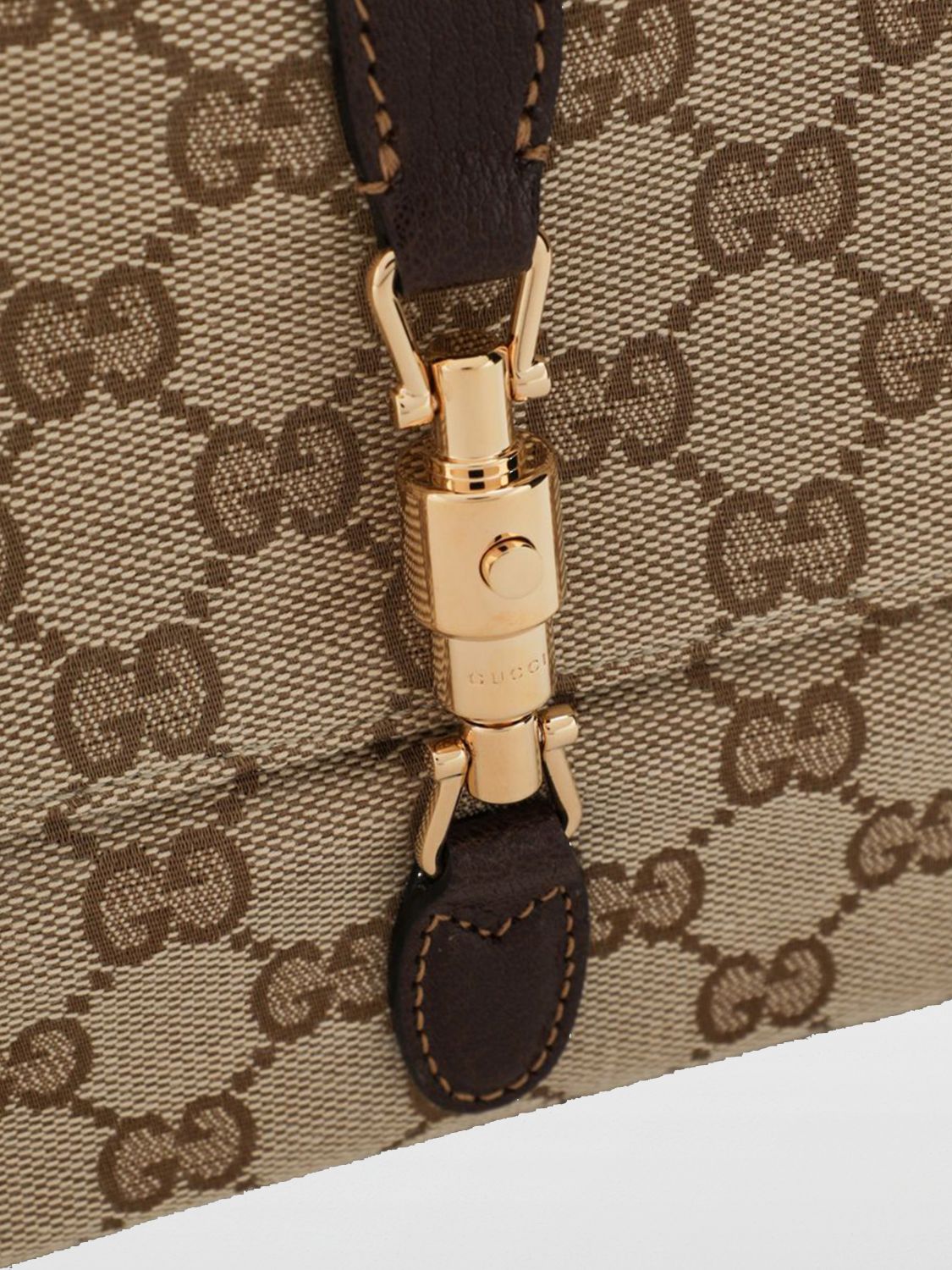 woman's shoulder bag