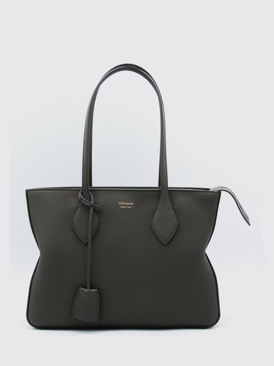 star medium grained leather bag