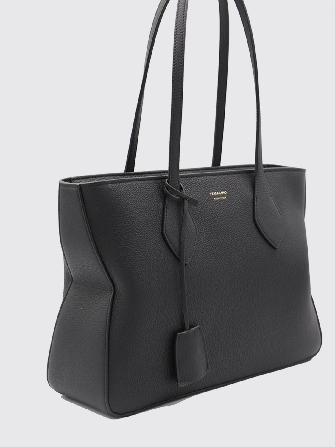 star medium grained leather bag