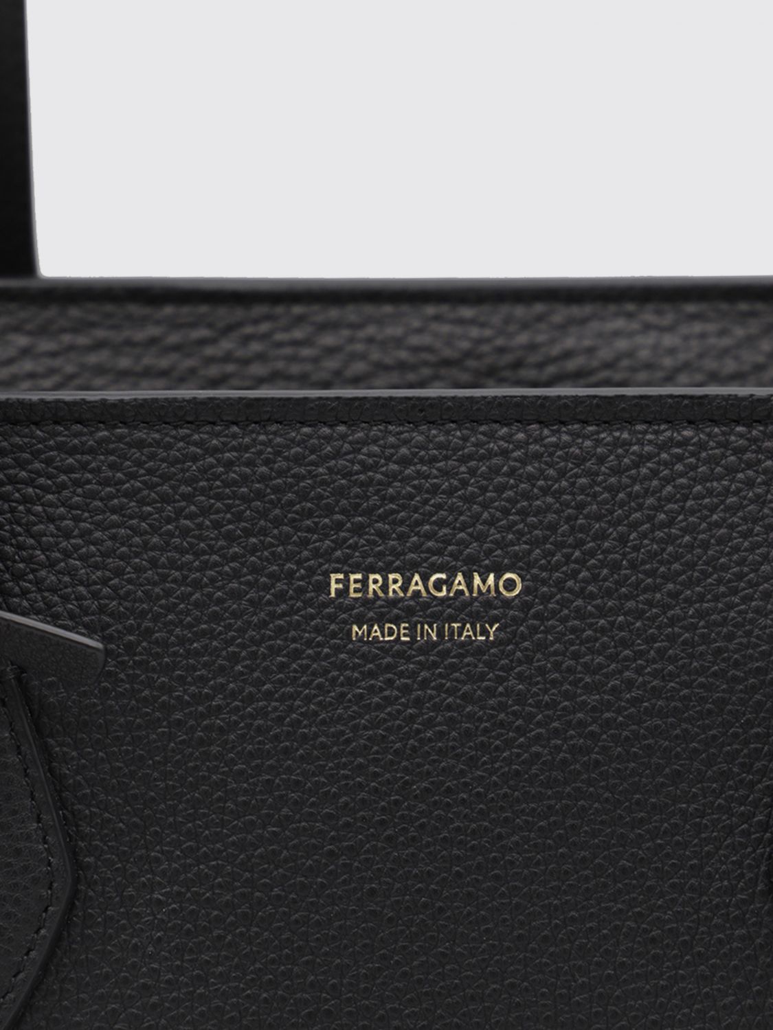 star medium grained leather bag