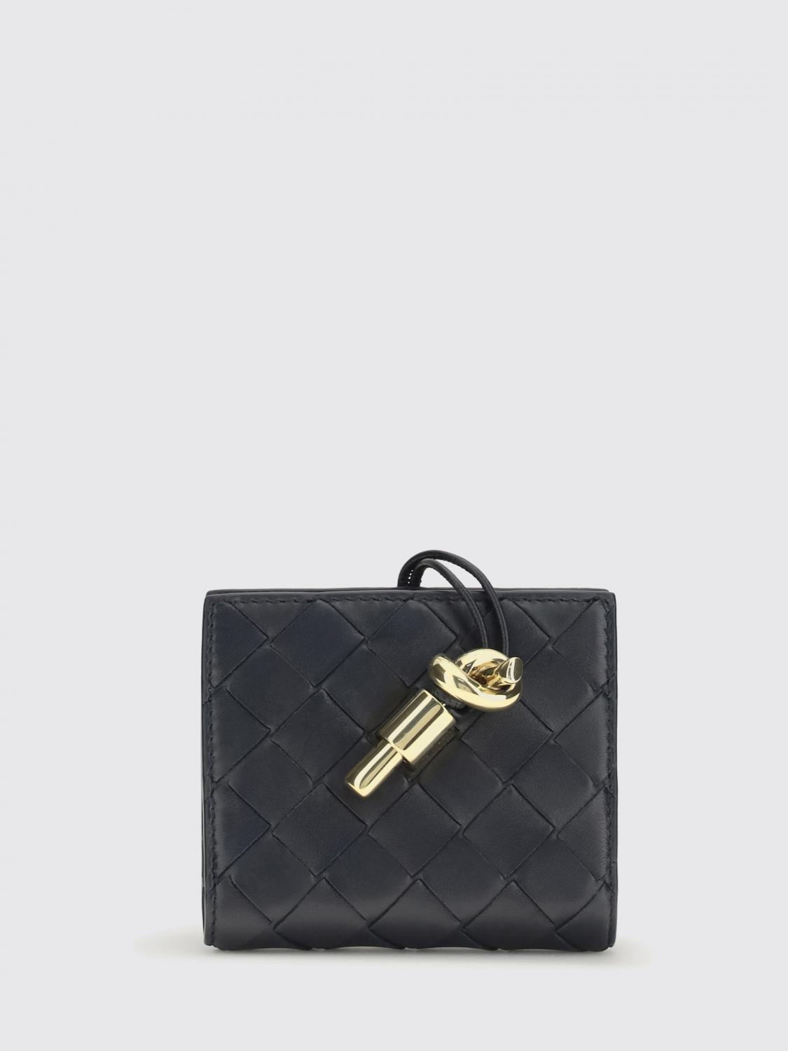 woman's wallet