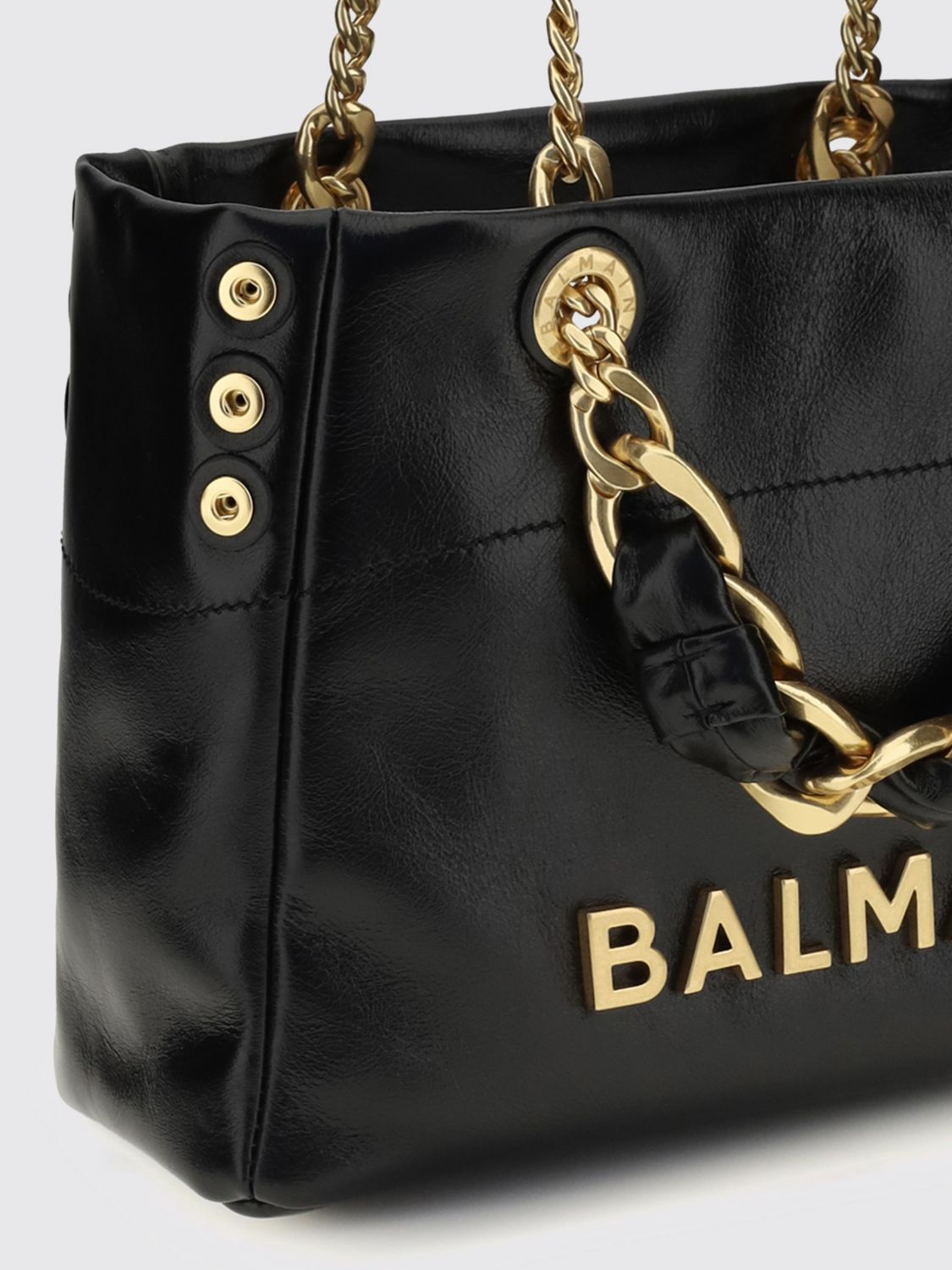 woman's shoulder bag