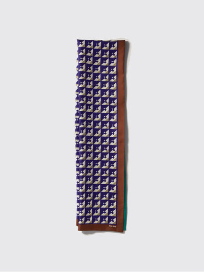 woman's neck scarf