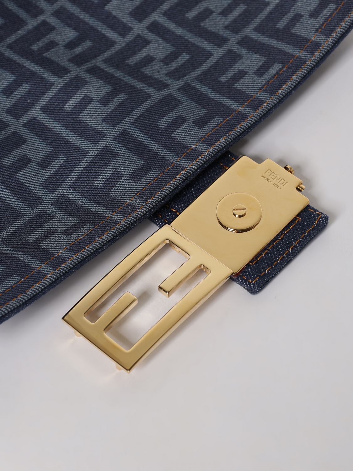 woman's shoulder bag