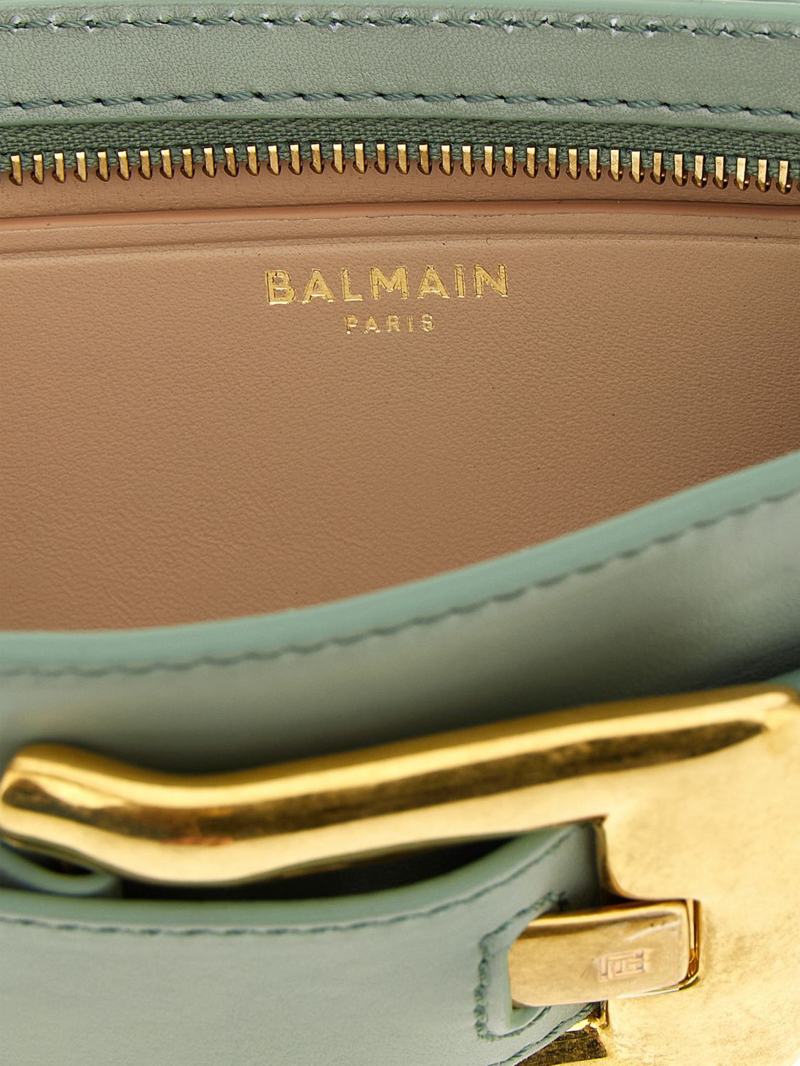 woman's shoulder bag