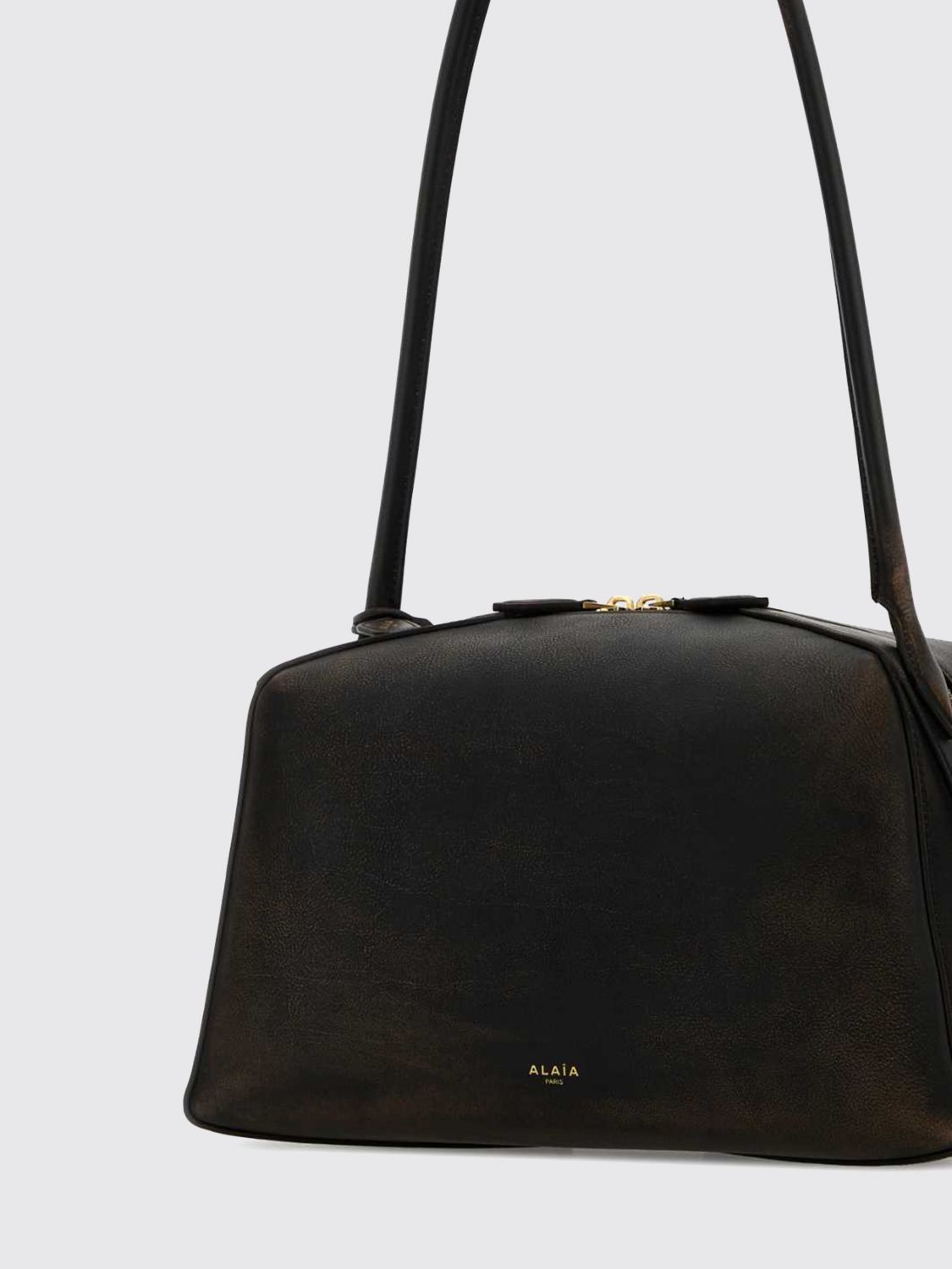 woman's shoulder bag
