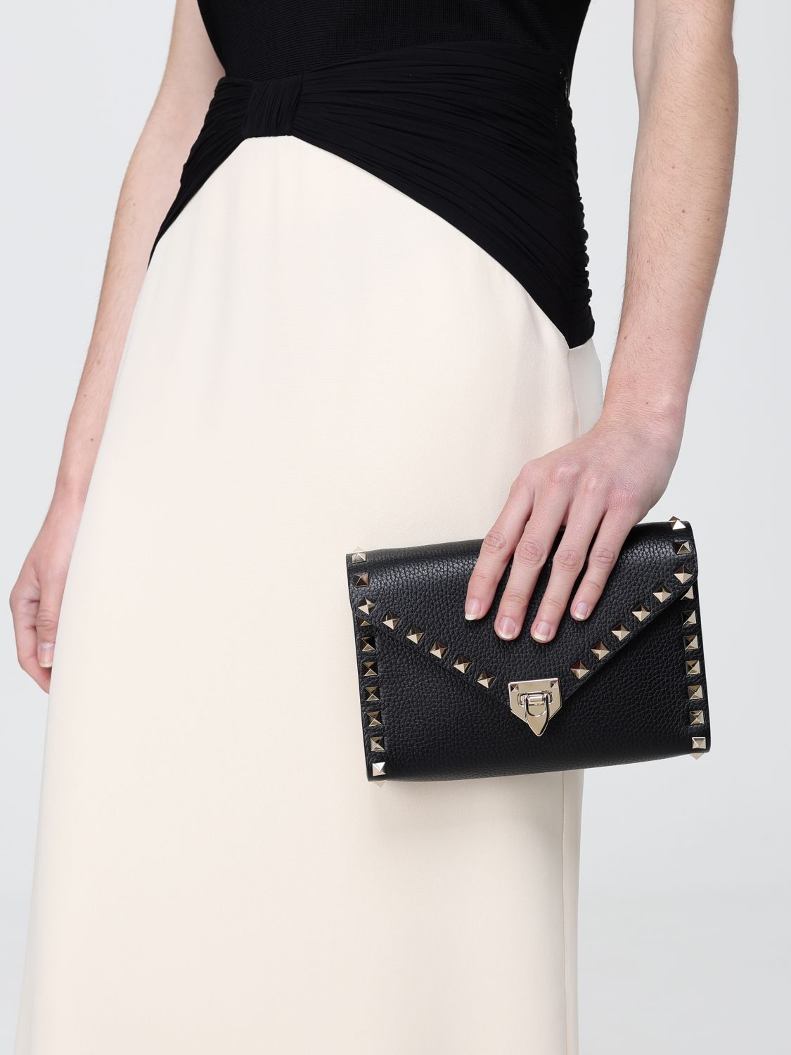 rockstud grained leather clutch
