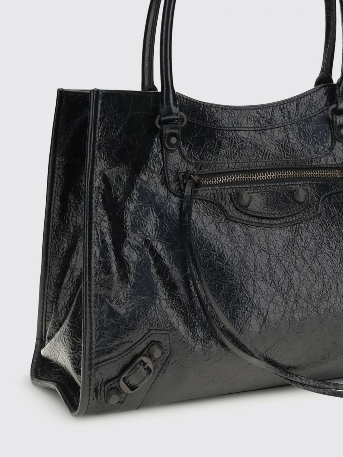 woman's tote bag