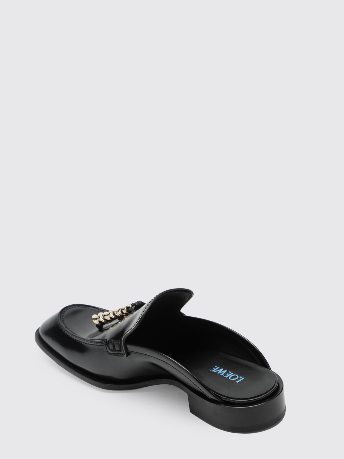 woman's flat shoes