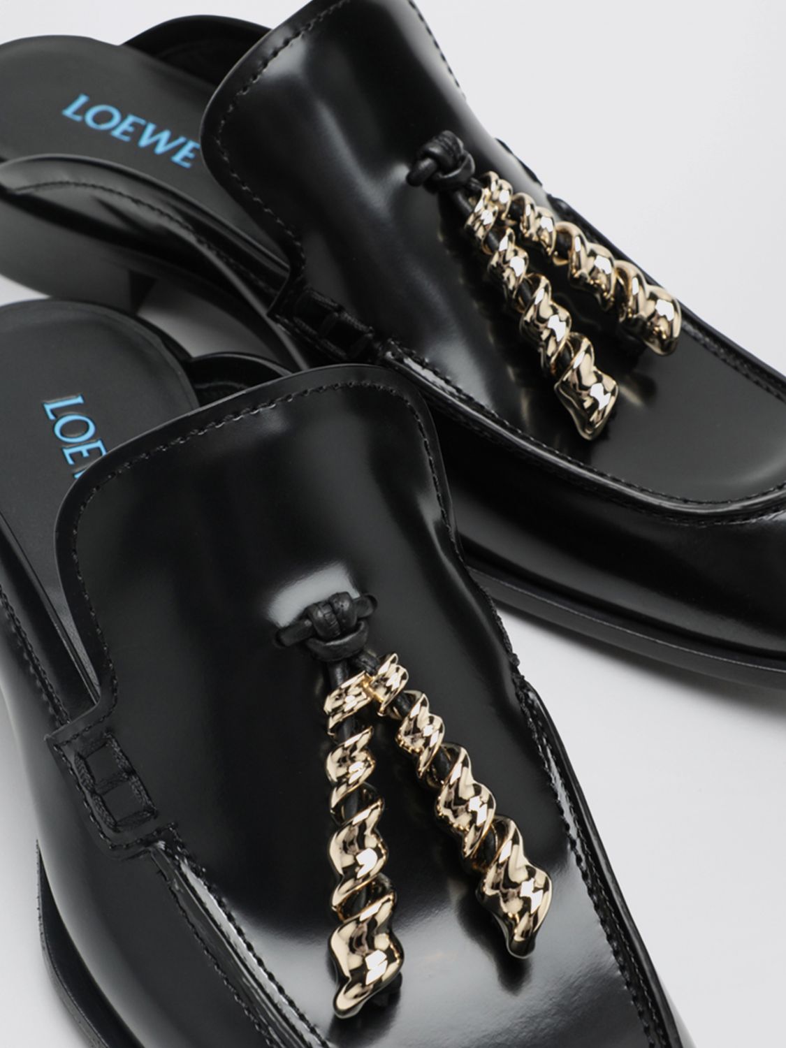 woman's flat shoes