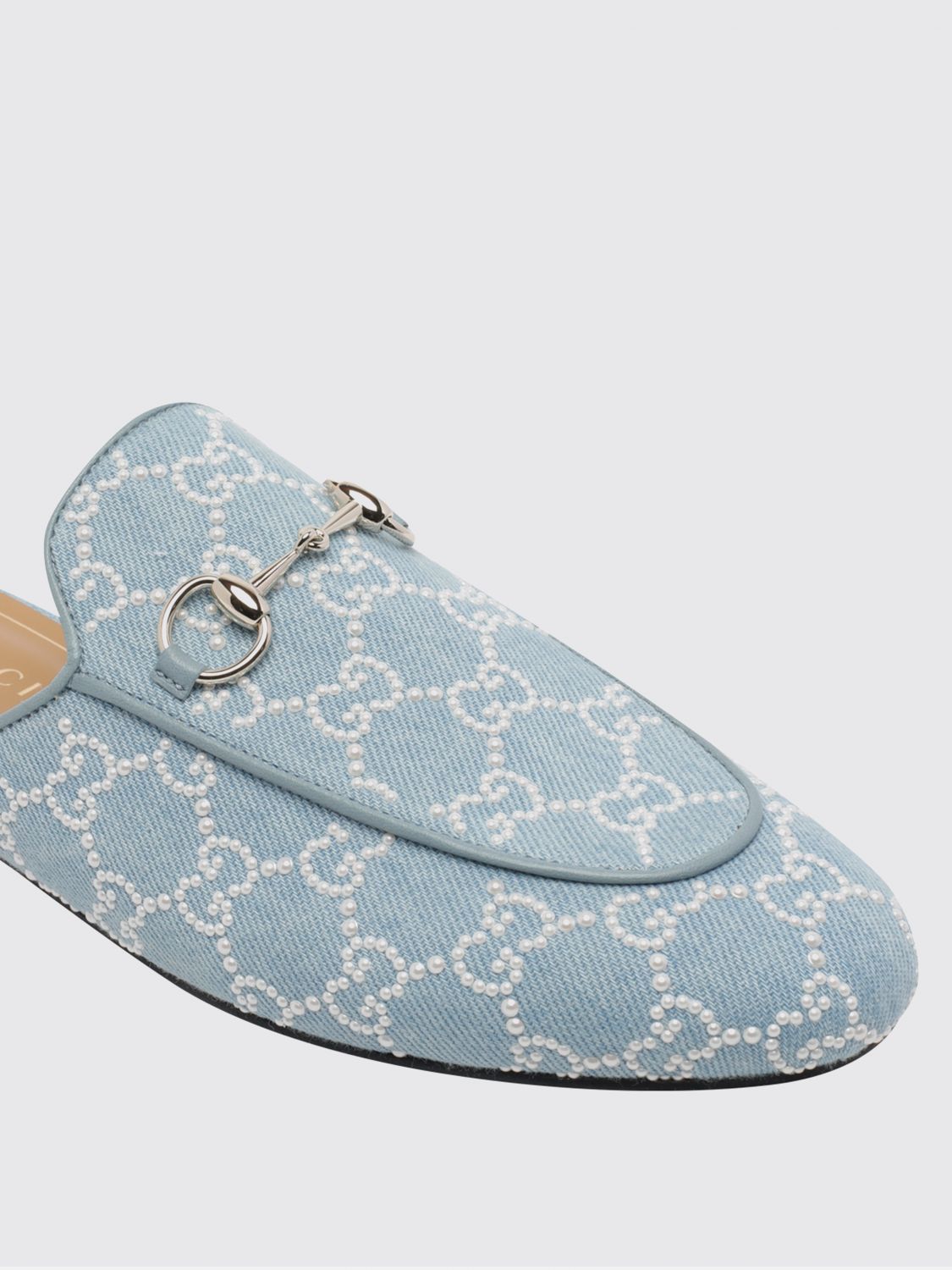 woman's flat shoes