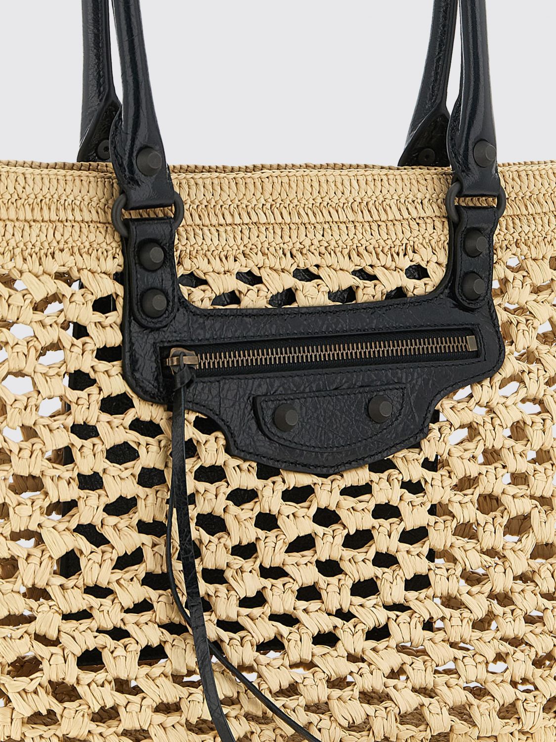 woman's shoulder bag
