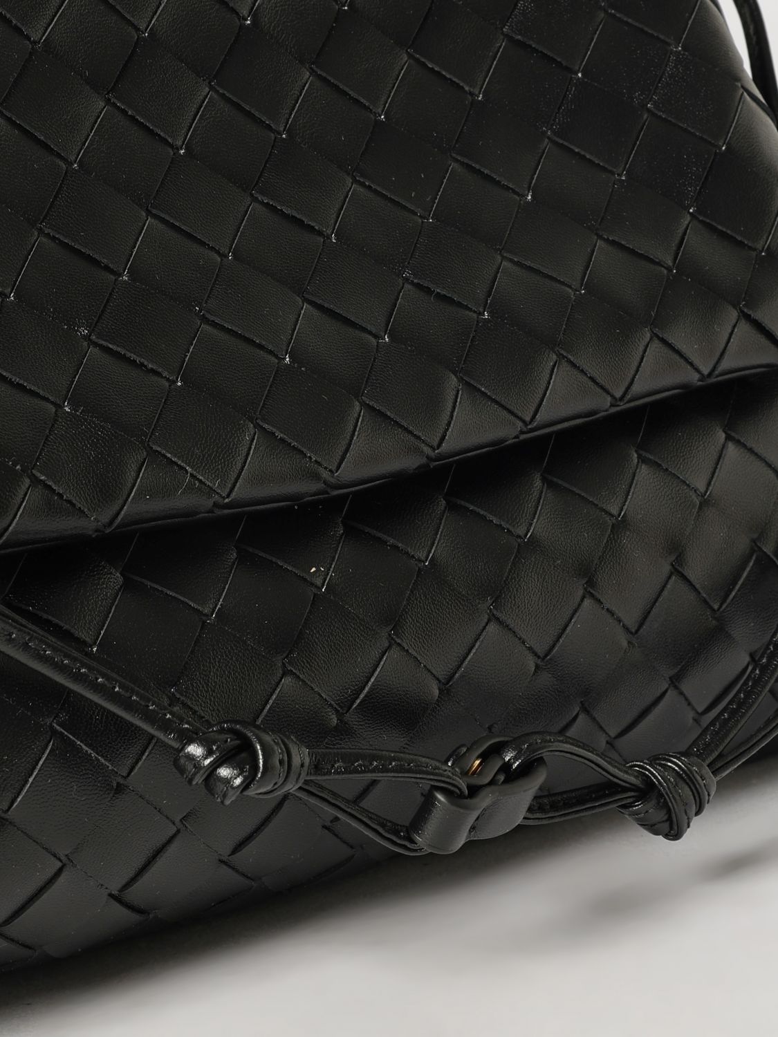 small intrecciato calfskin shoulder bag with knot detail