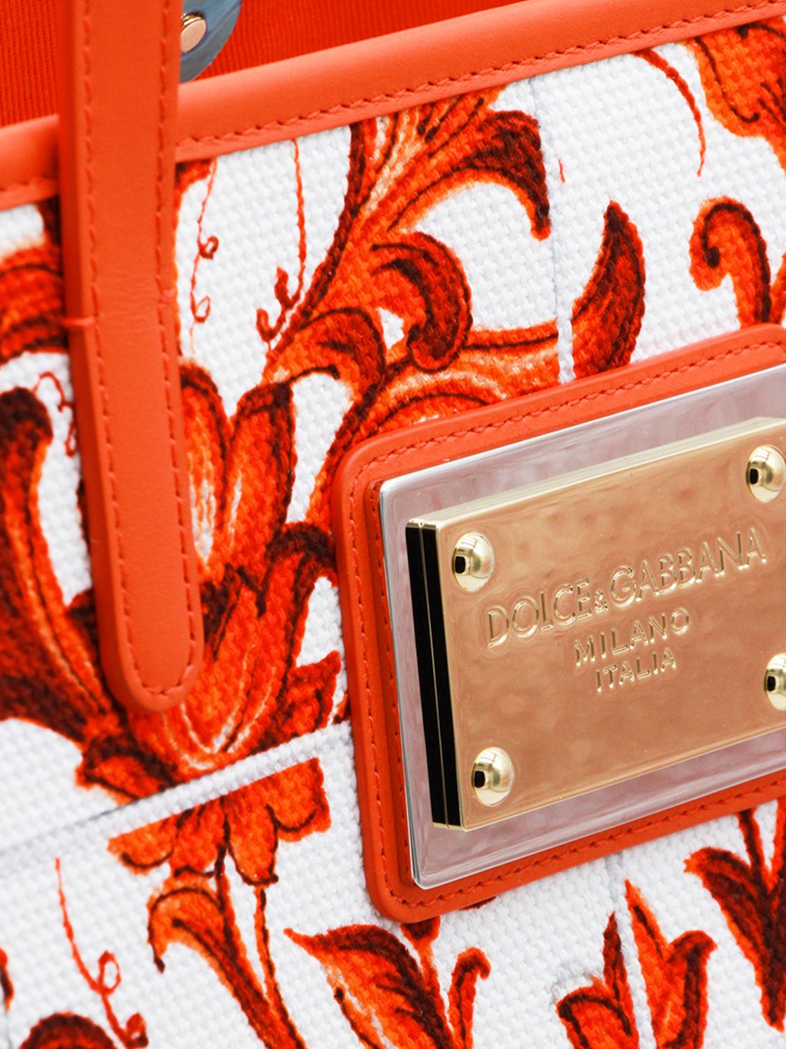 woman's shoulder bag
