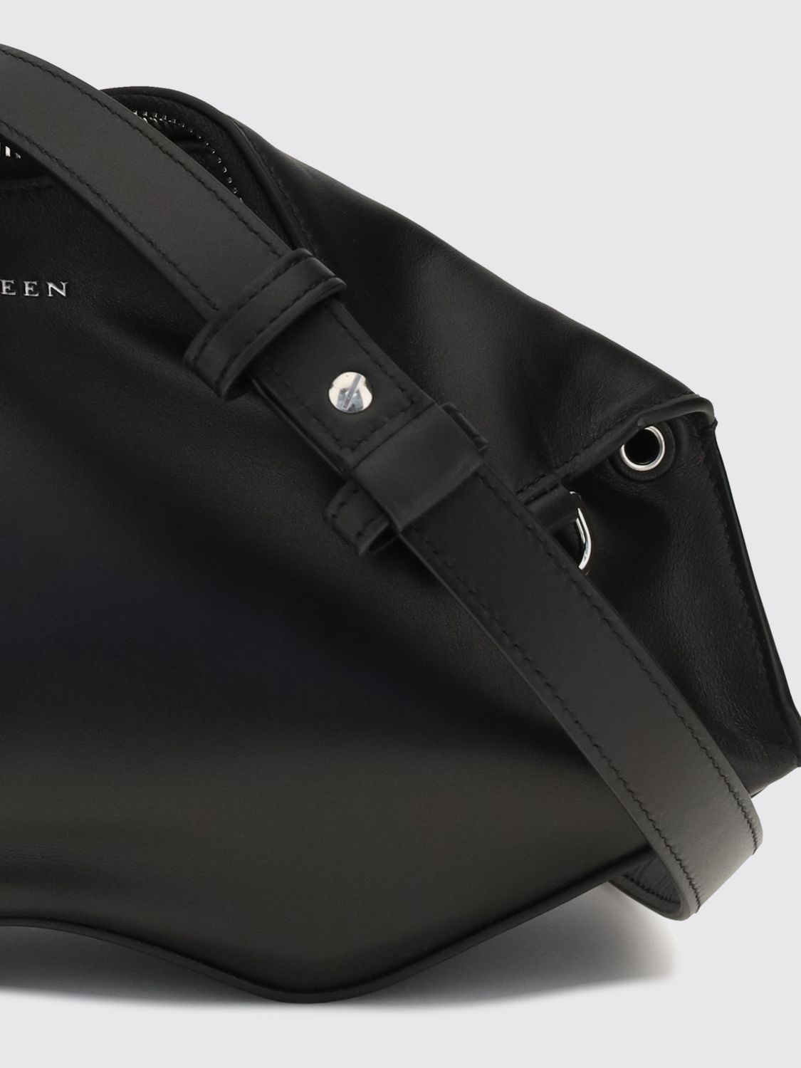 manta asymmetrical clutch in smooth calfskin with metal ring detail
