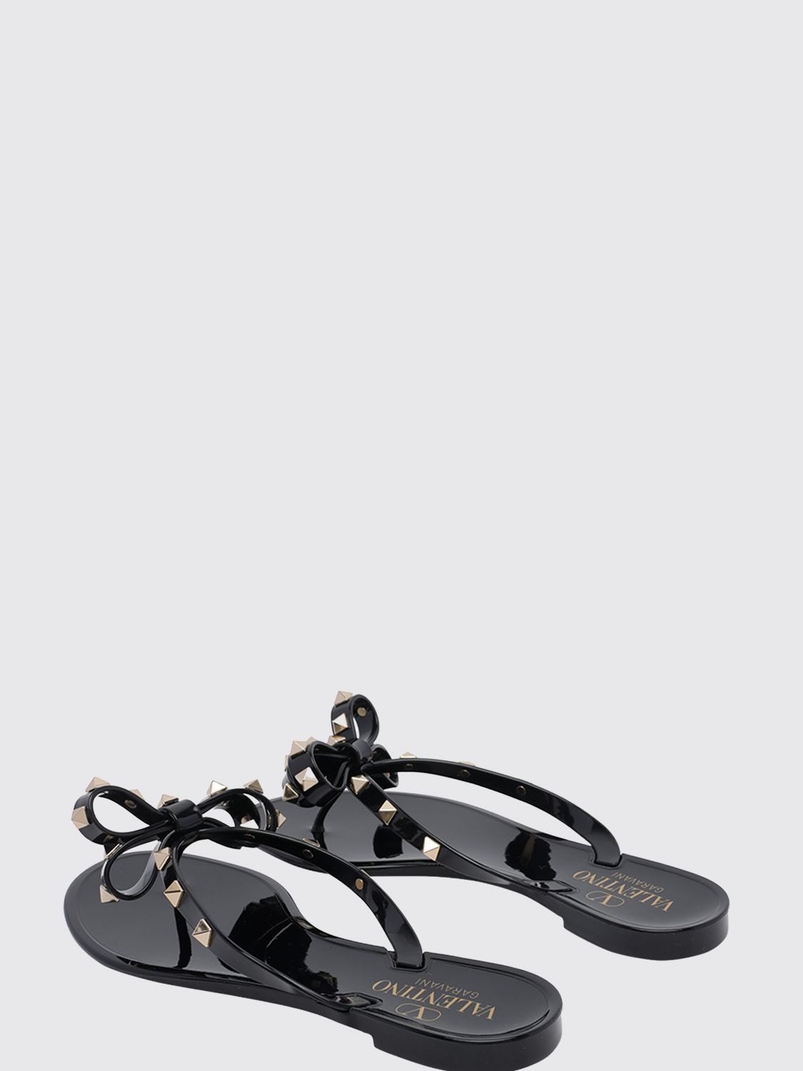 rockstud rubber thong sandals with studs and bow detail