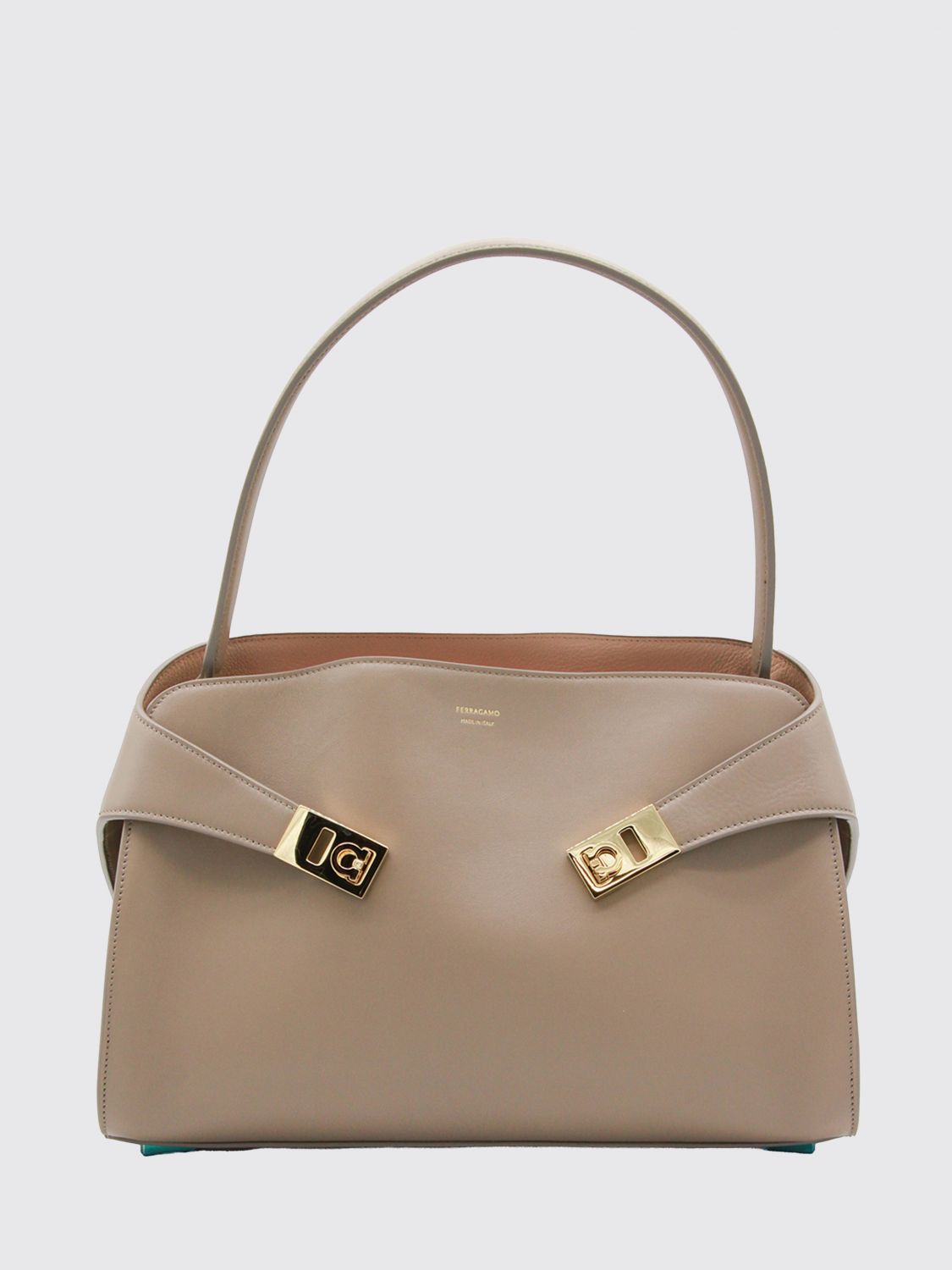 woman's shoulder bag