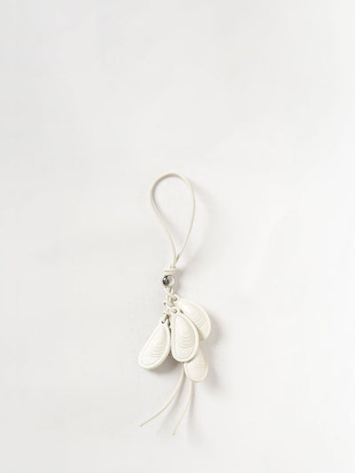 keyring in smooth calfskin with engraved monogram charm