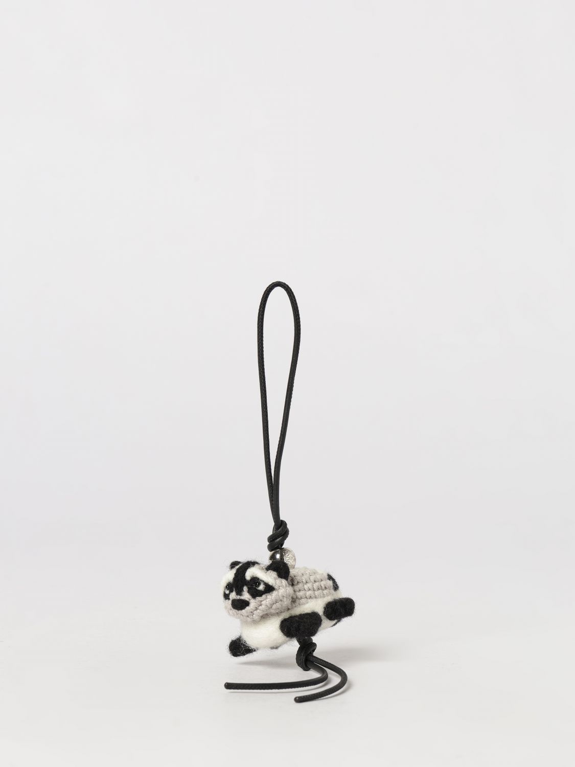 raccoon animal-shaped keychain in crochet wool and calfskin